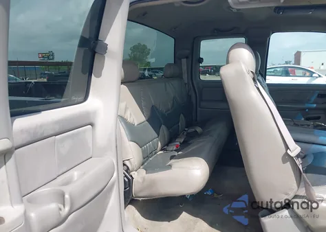 2000 Chevrolet Silverado C1500 z USA, uszkodzony, nr VIN 2GCEC19T0Y1368923